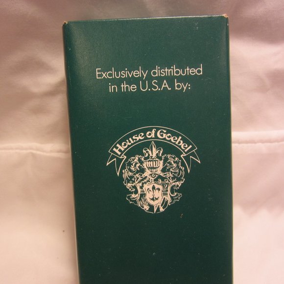 VTG1979 GOEBEL ANNUAL ORNAMENT, WHITE PORCELAIN ANGEL W/TREE, W BOX - Picture 4 of 7